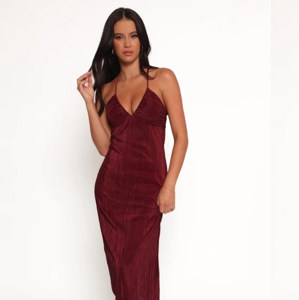 Elegant Burgundy Evening Dress
